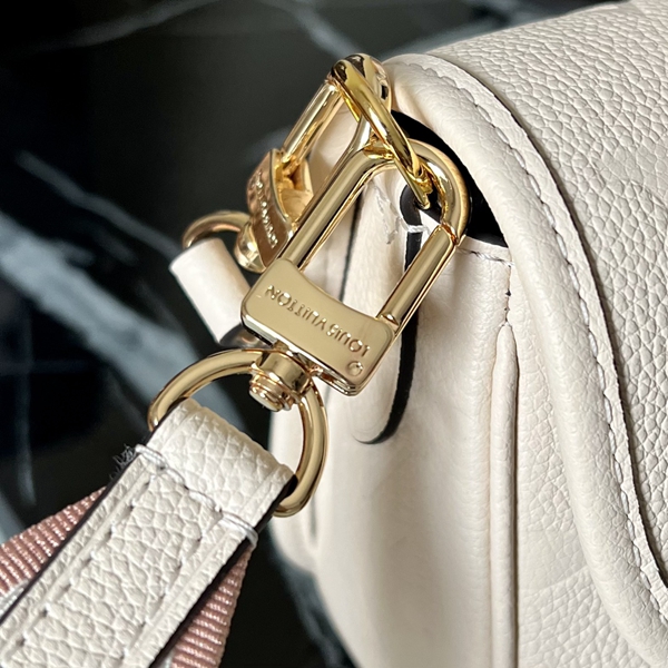 ルイヴィトンバッグ角部分ディテール